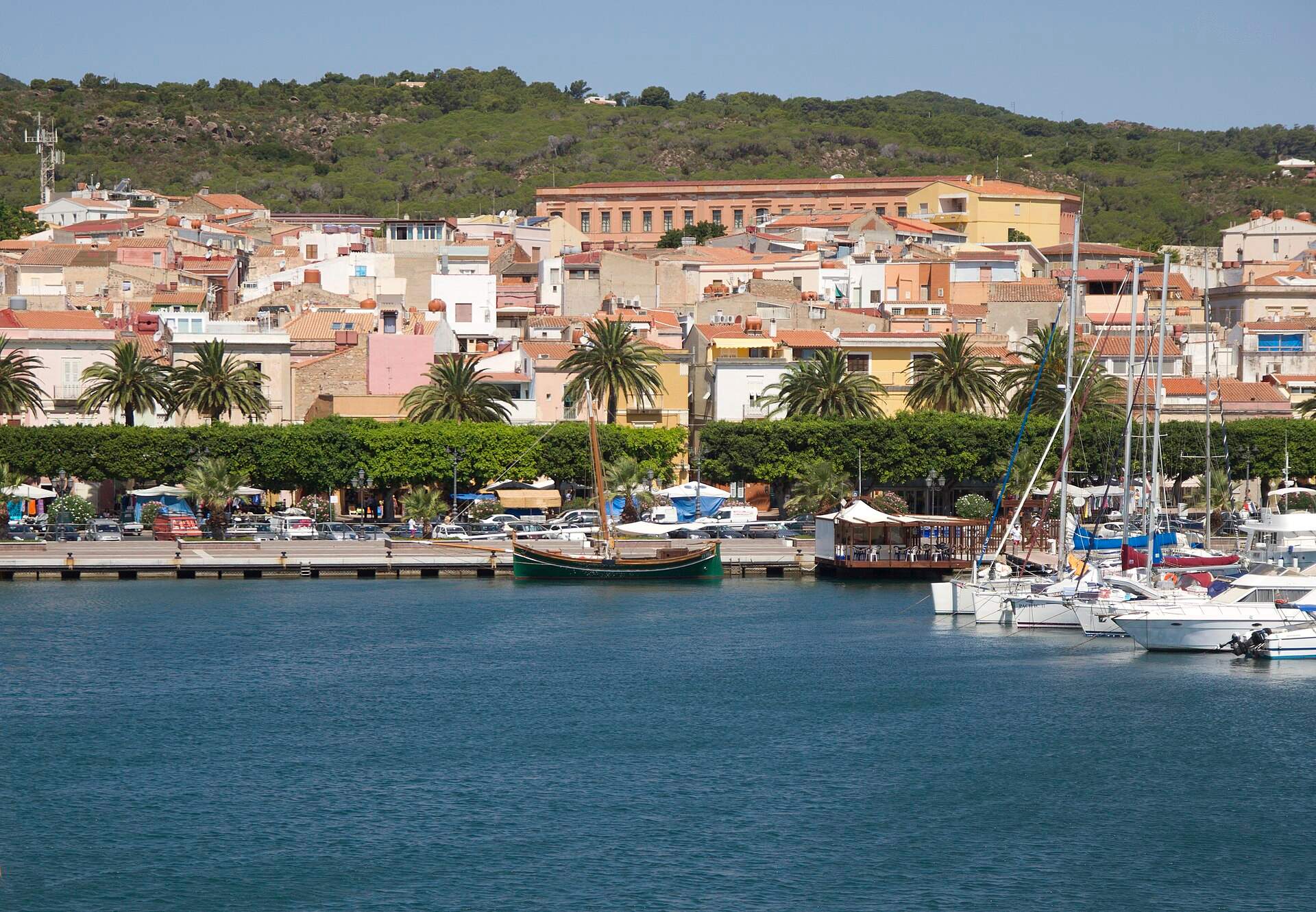 O pòrto de Carlofòrte, isoa de San Pê, Sardegna